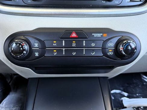 Used 2017 Kia Sorento FWD image 22