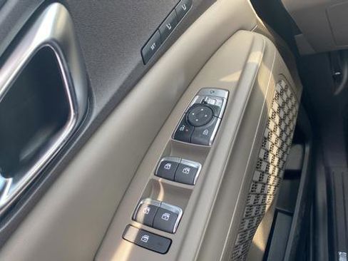 New 2026 Kia Carnival EX FWD image 21