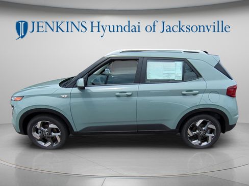 New 2025 Hyundai Venue SEL FWD image 9