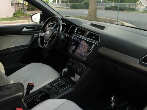 Used 2021 Volkswagen Tiguan SE R-Line AWD/4WD image 26