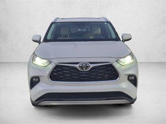 Used 2023 Toyota Highlander Platinum FWD video 2