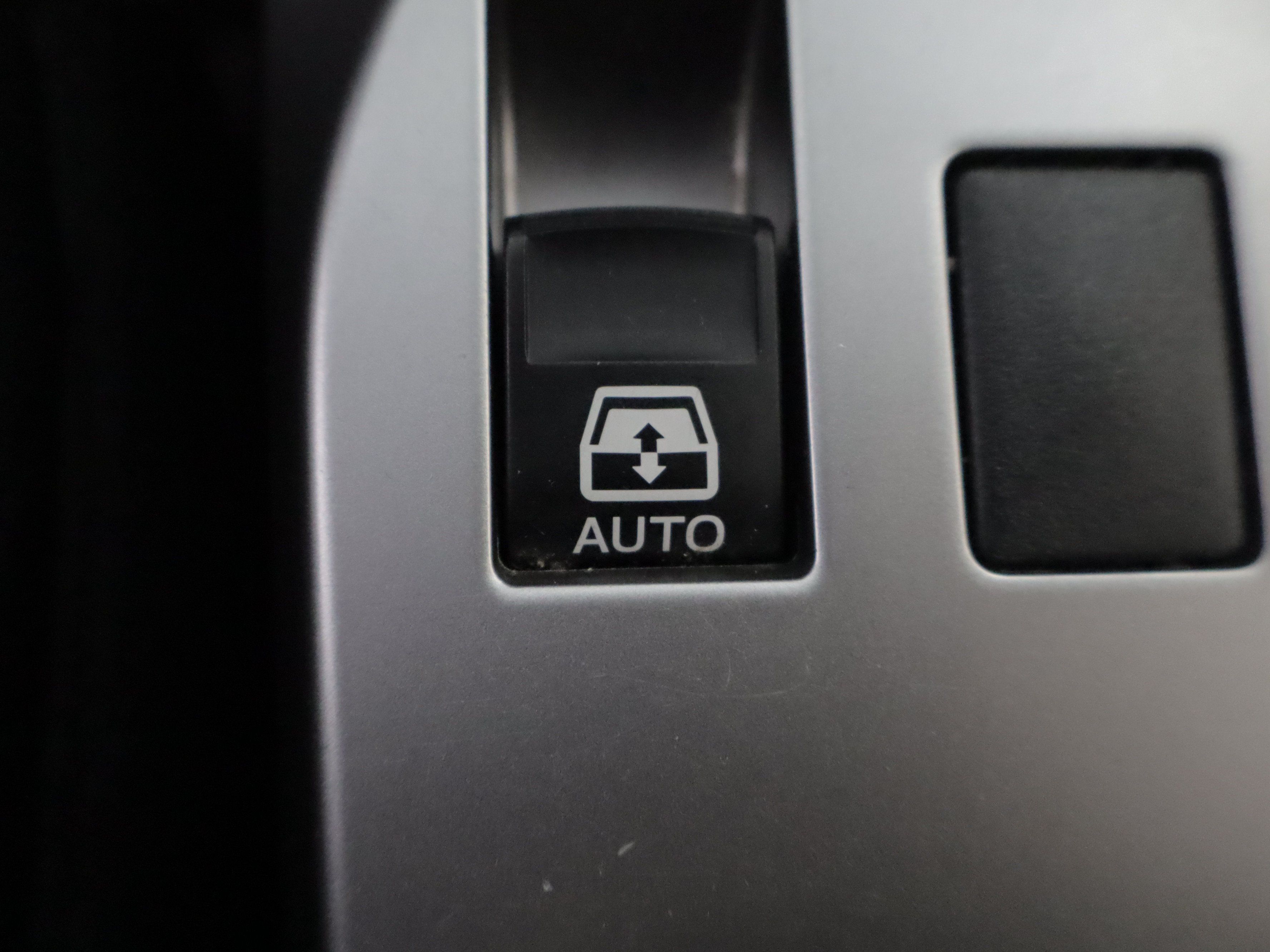 Used 2018 Toyota 4Runner SR5 AWD/4WD image 19