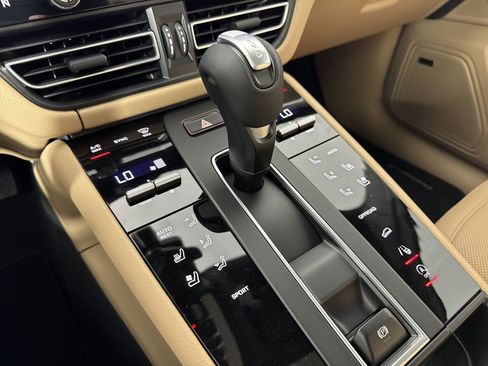 Certified 2025 Porsche Macan image 22