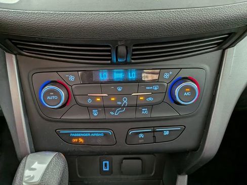 Used 2017 Ford Escape SE FWD image 17