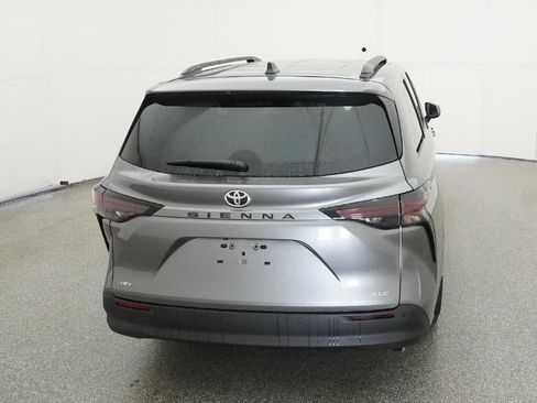 New 2026 Toyota Sienna XLE FWD image 7