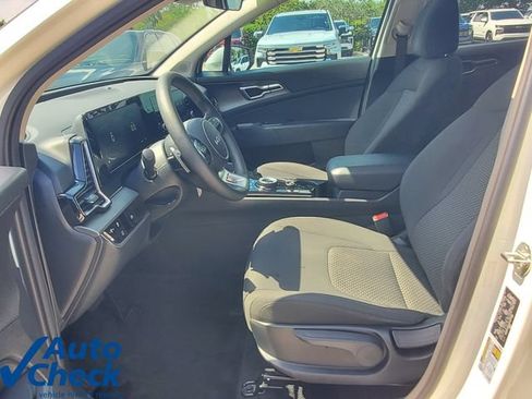Used 2023 Kia Sportage LX FWD image 17