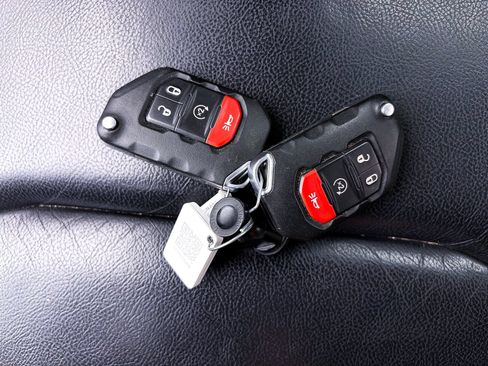 Used 2019 Jeep Wrangler Unlimited Sahara AWD/4WD image 26