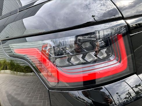 Used 2022 Land Rover Range Rover Sport HSE Silver Edition image 29