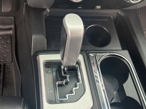 Used 2014 Toyota Tundra Limited w/ Limited Premium Package image 31