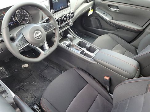 New 2025 Nissan Sentra SR image 3