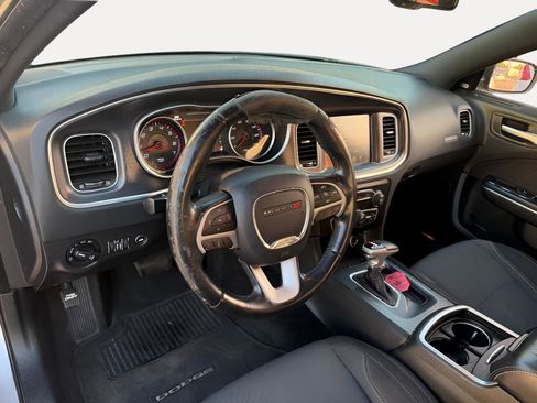 Used 2015 Dodge Charger SXT RWD image 5