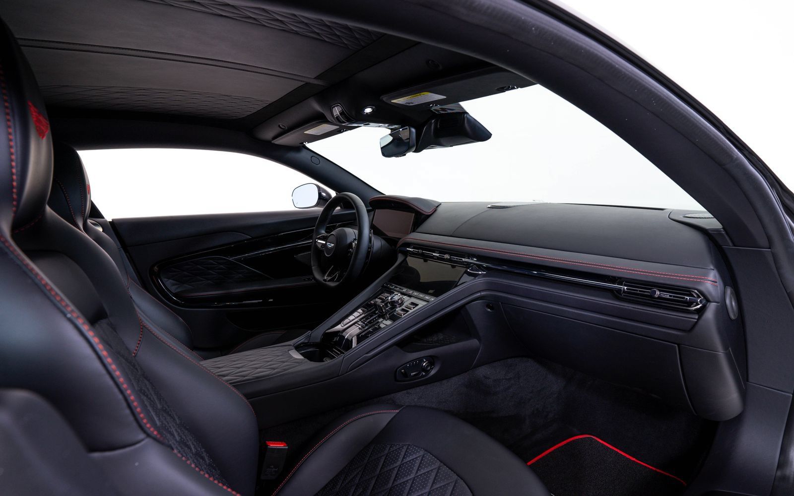 Used 2025 Aston Martin DB12 Coupe RWD image 24