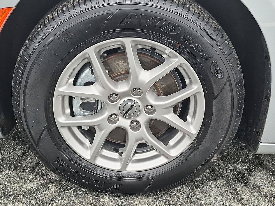 Used 2024 Chrysler Pacifica Touring-L FWD image 10
