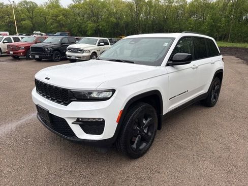 Used 2023 Jeep Grand Cherokee Limited w/ Black Appearance Package AWD/4WD image 3