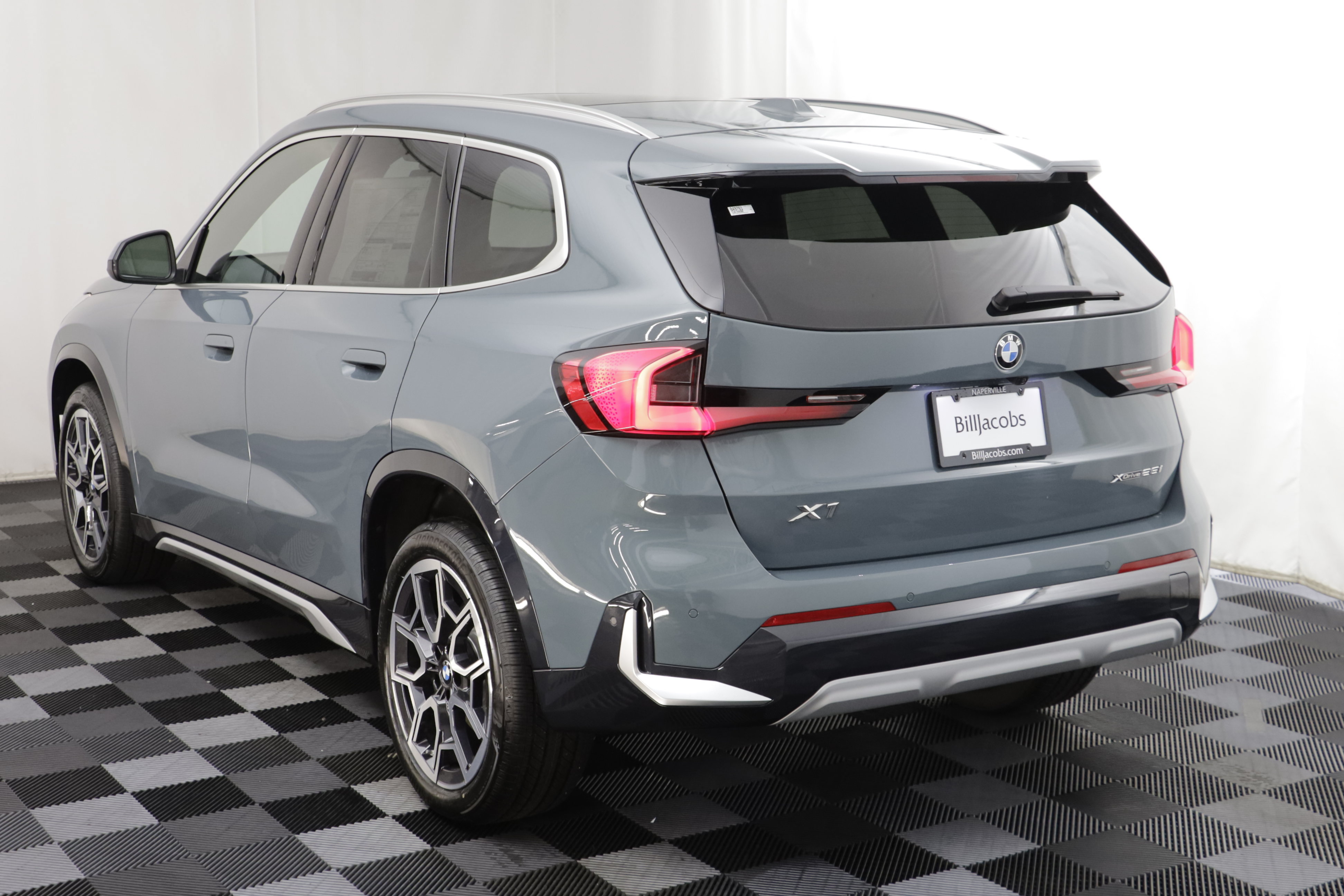 New 2027 BMW X1 xDrive28i AWD/4WD image 16