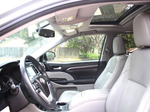 Used 2014 Toyota Highlander Limited FWD image 10