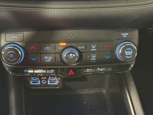 Used 2022 Dodge Durango SXT image 16