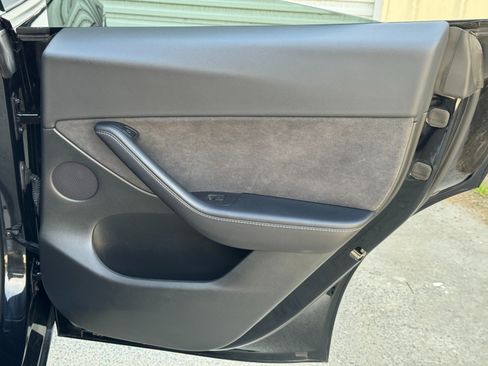 Used 2022 Tesla Model Y Long Range AWD/4WD image 44