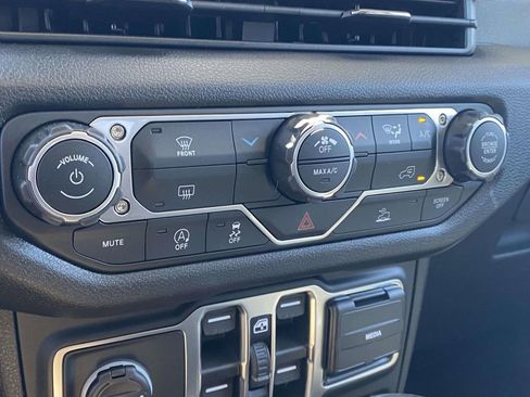New 2026 Jeep Gladiator Sport AWD/4WD image 21
