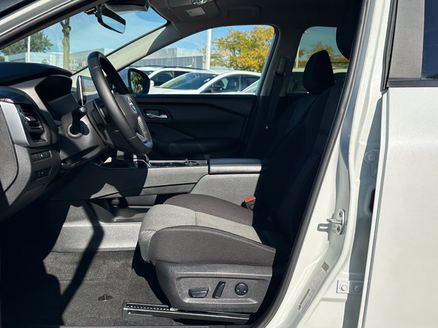 Certified 2025 Nissan Rogue SV AWD/4WD image 21