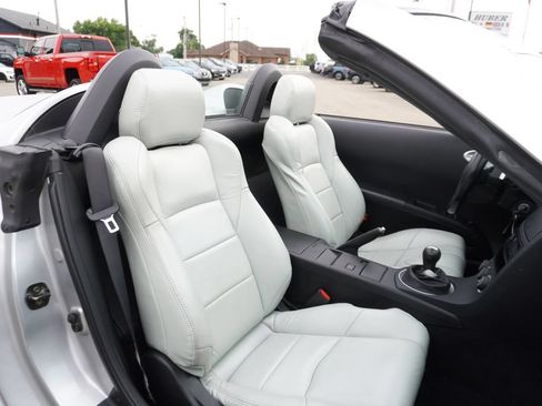 Used 2004 Nissan 350Z Enthusiast RWD image 30