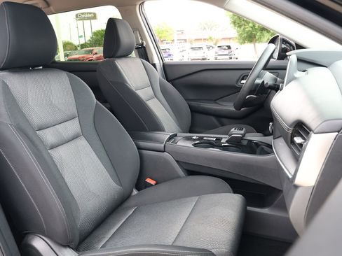 Used 2024 Nissan Rogue SV image 30