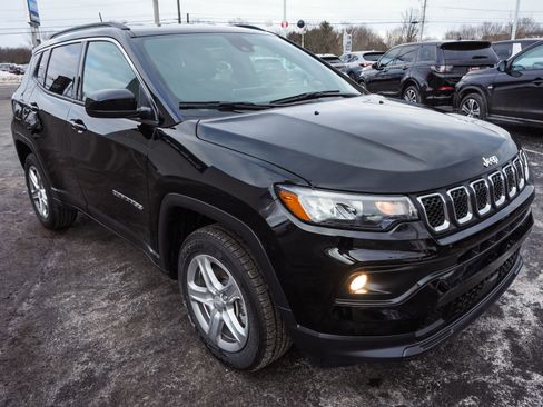 Used 2024 Jeep Compass Latitude image 3