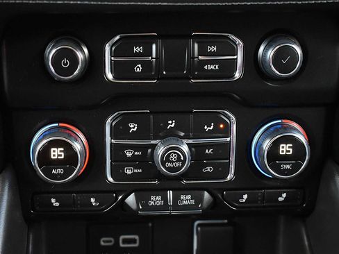 Used 2024 Chevrolet Tahoe Z71 w/ Luxury Package image 22