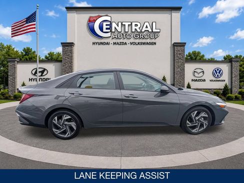 Certified 2025 Hyundai Elantra Sport FWD image 8