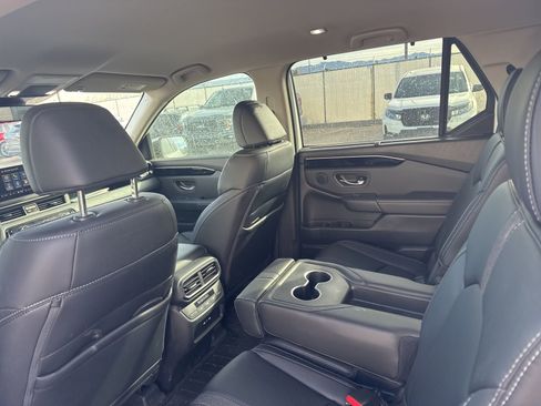 Used 2025 Honda Pilot EX-L image 9