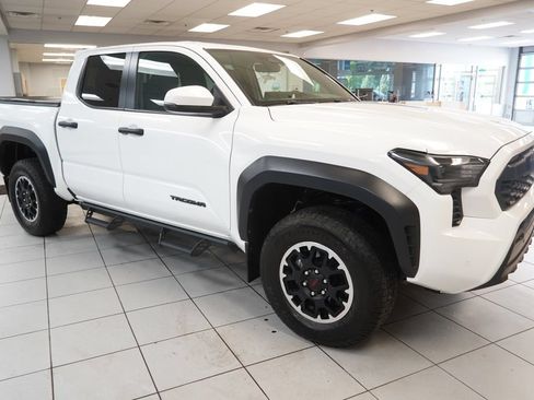 Used 2024 Toyota Tacoma TRD Off-Road w/ TRD Off Road Upgrade Package AWD/4WD image 13