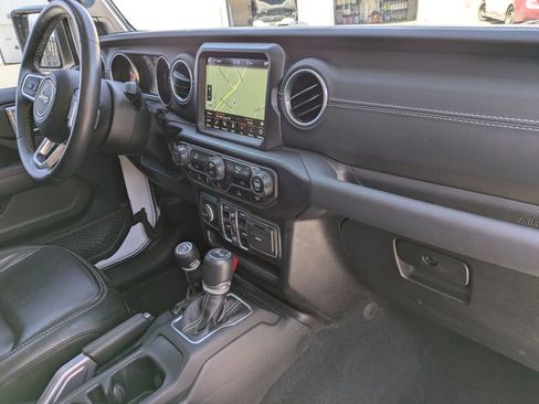 Used 2022 Jeep Wrangler Unlimited Sahara w/ LED Lighting Group AWD/4WD image 36