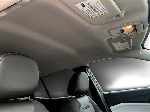 Used 2025 Chevrolet Trax LT w/ Driver Confidence Package FWD image 19