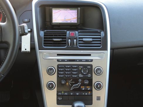 Used 2010 Volvo XC60 3.2 image 34