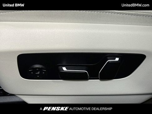 Used 2025 BMW 530i w/ M Sport Package RWD image 4