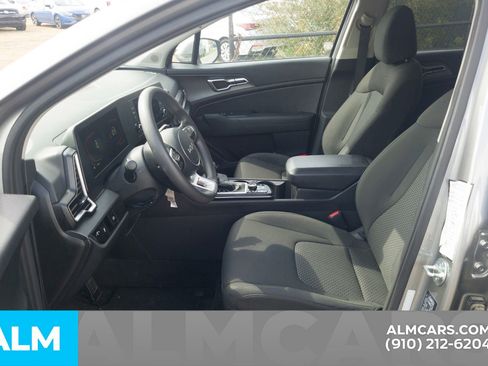 Used 2024 Kia Sportage LX image 6