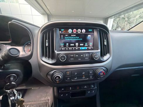 Used 2017 Chevrolet Colorado Z71 AWD/4WD image 6
