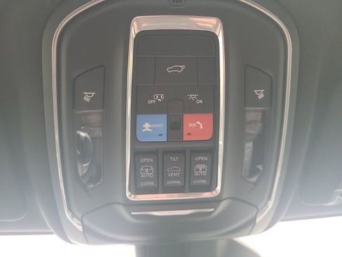 New 2025 Jeep Grand Cherokee L Limited w/ Luxury Tech Group II AWD/4WD image 17