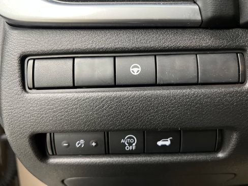 Used 2025 Nissan Rogue SV AWD/4WD image 48