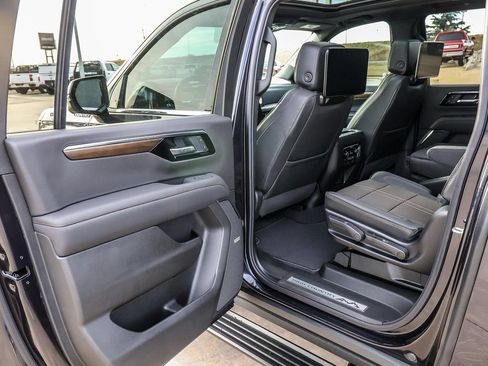 New 2026 Chevrolet Suburban High Country AWD/4WD image 29