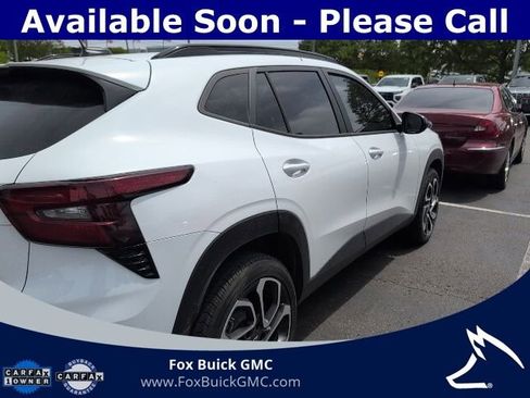 Used 2024 Chevrolet Trax RS w/ Sunroof Package FWD image 4