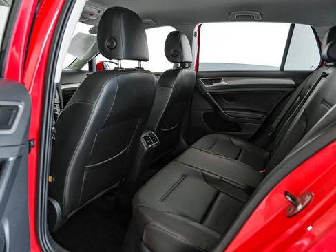 Used 2015 Volkswagen Golf SE image 29