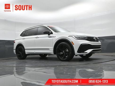 Used 2023 Volkswagen Tiguan SE R-Line FWD image 43