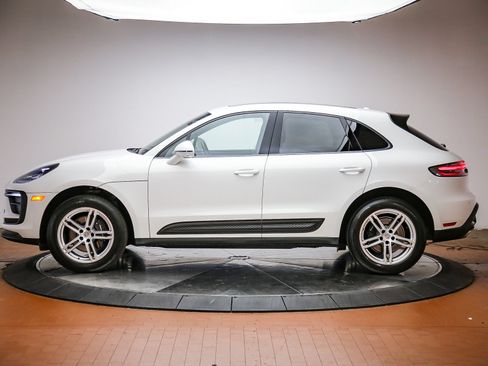 Certified 2025 Porsche Macan AWD/4WD image 2