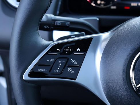 Certified 2025 Mercedes-Benz GLB 250 4MATIC image 32