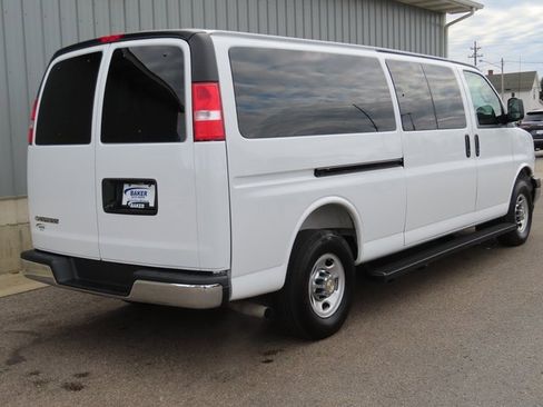 Used 2025 Chevrolet Express 3500 LT image 3