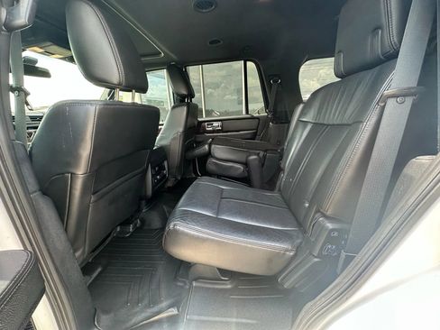 Used 2016 Lincoln Navigator Reserve image 14