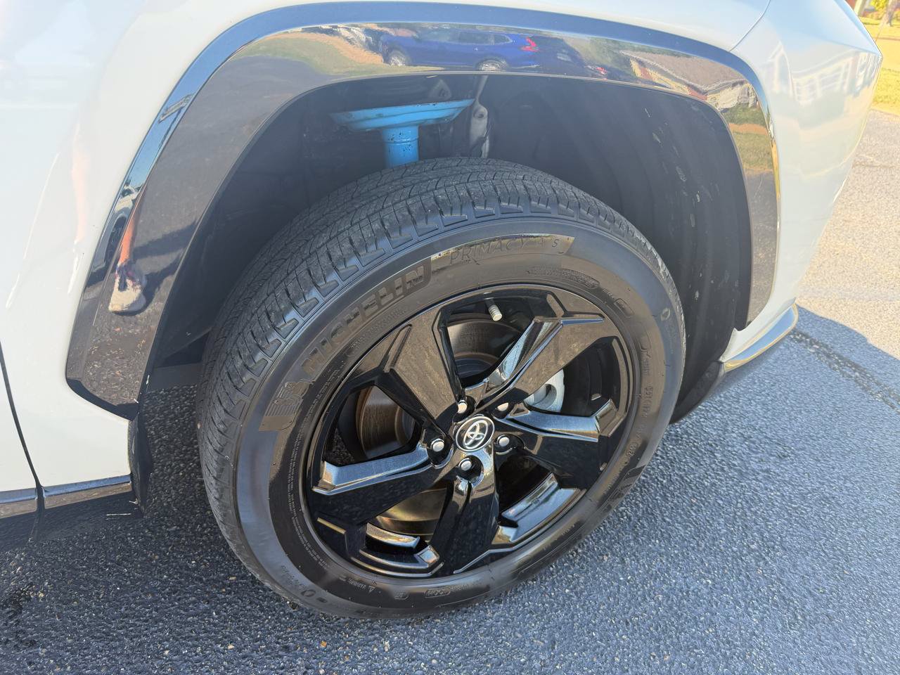 Used 2021 Toyota RAV4 XSE AWD/4WD image 30
