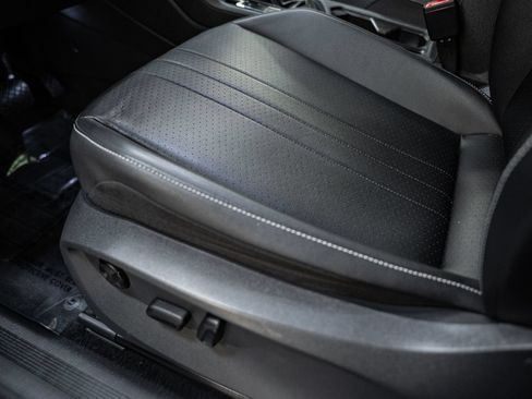 Used 2022 Volkswagen Tiguan SE w/ Panoramic Sunroof Package FWD image 38