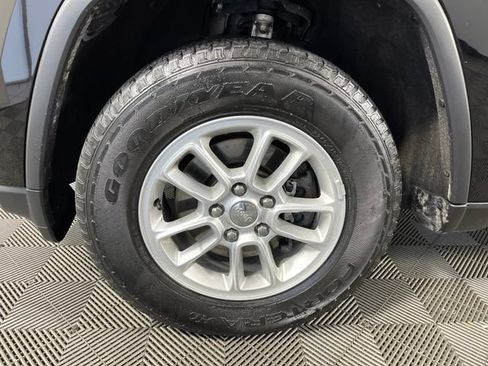 Used 2020 Jeep Grand Cherokee Laredo AWD/4WD image 8